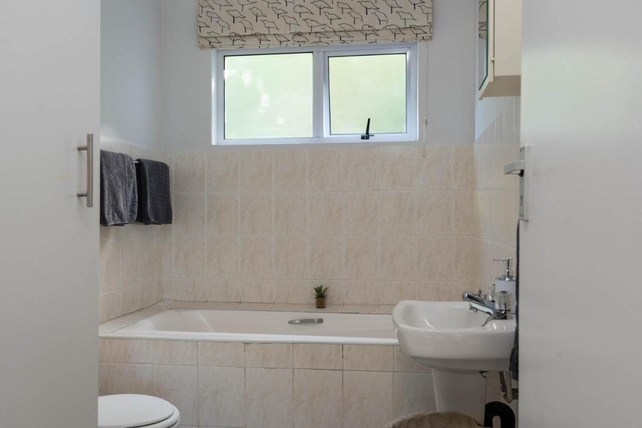 Loadshedding Free!! Tropical Beach Oasis, Wi-Fi, Views, Pool, Netflix Ballito Exteriér fotografie